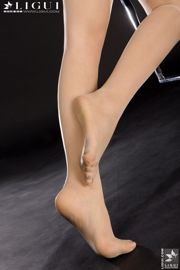 Modèle Sophie "La tentation de la beauté en col blanc" [Ligui LiGui] Photo de belles jambes et pieds de jade
