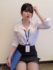 蜜桃少女是依酱呀 《黑丝制服》