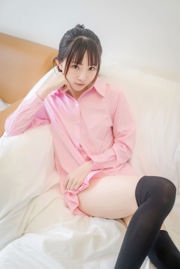 [Net Red COSER] Anime blogger Kitaro_ Kitaro - Roze Shirt